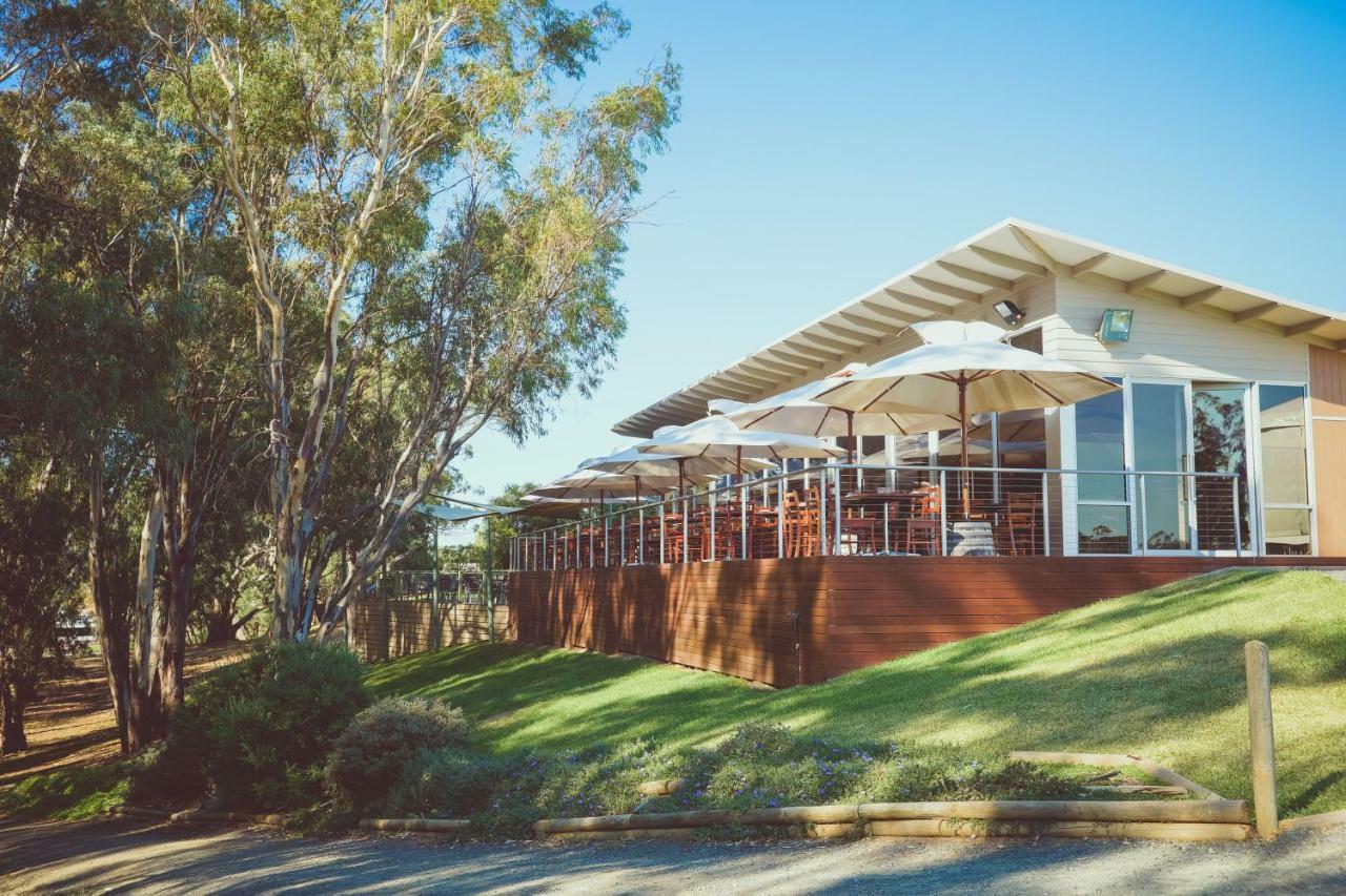 Bridges On Meninya Motel & Apartments Moama Exterior foto